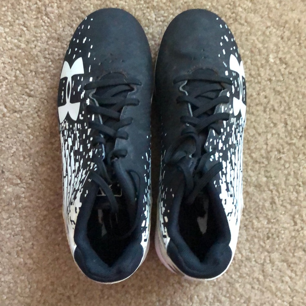 Black and white kids baseball cleats